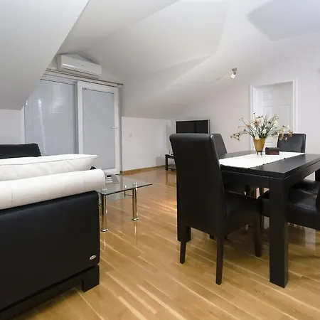Apartment Naja Makarska